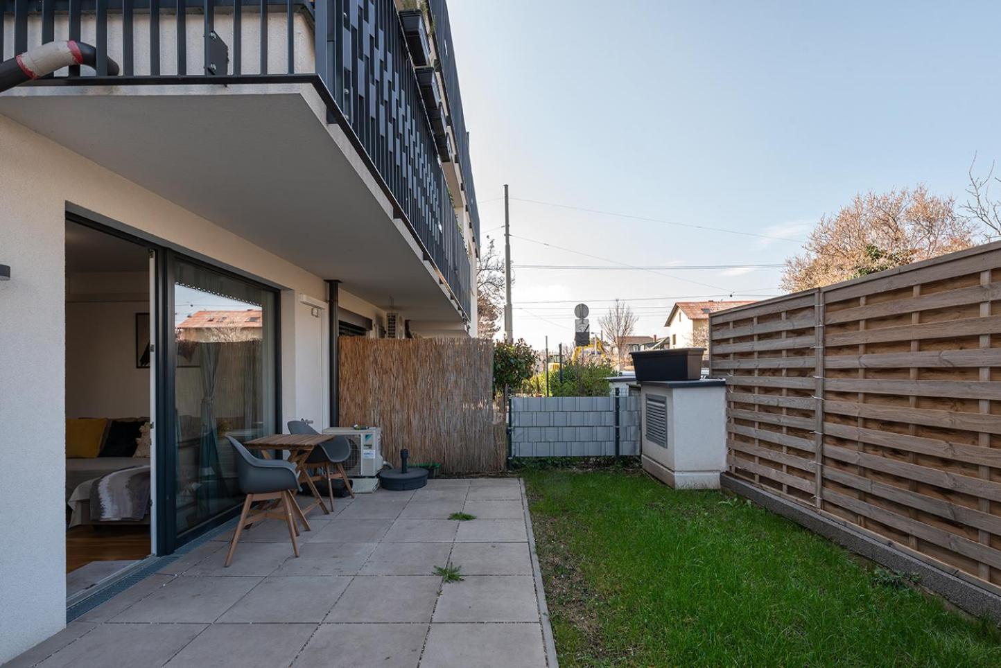 Schoenes Mit Garten Und Tiefgarage * Vienne