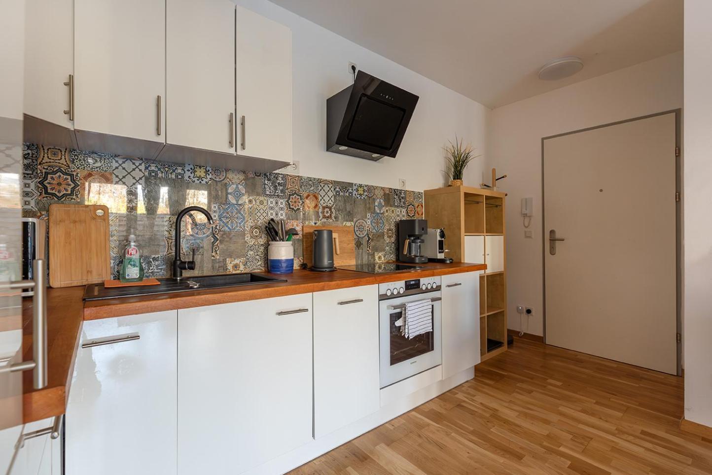 Appartement Schoenes Mit Garten Und Tiefgarage Vienne