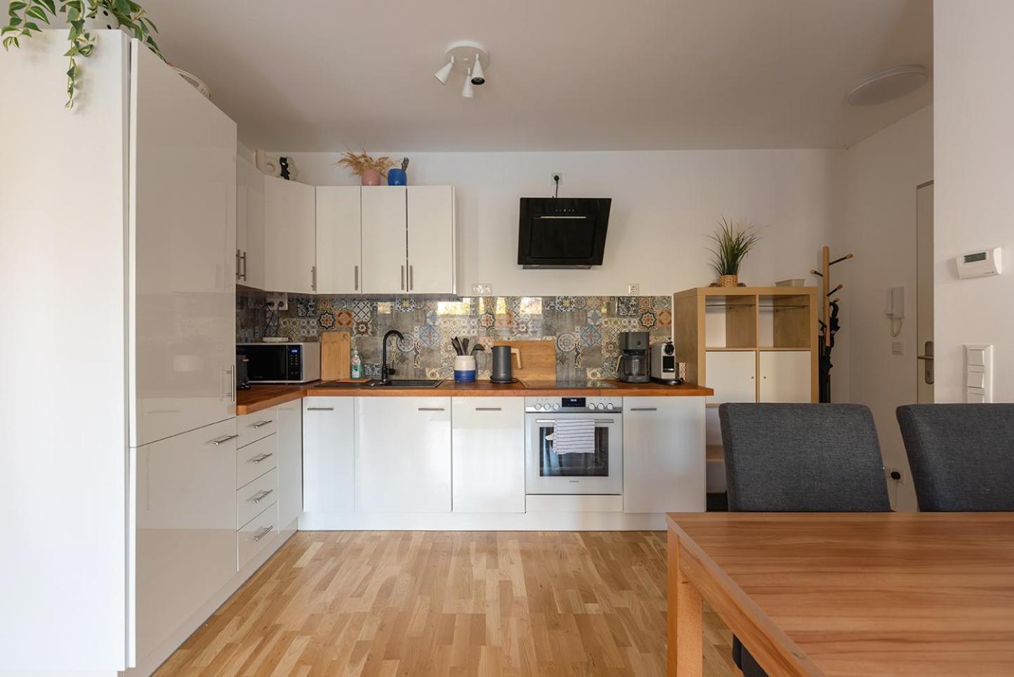 Appartement Schoenes Mit Garten Und Tiefgarage