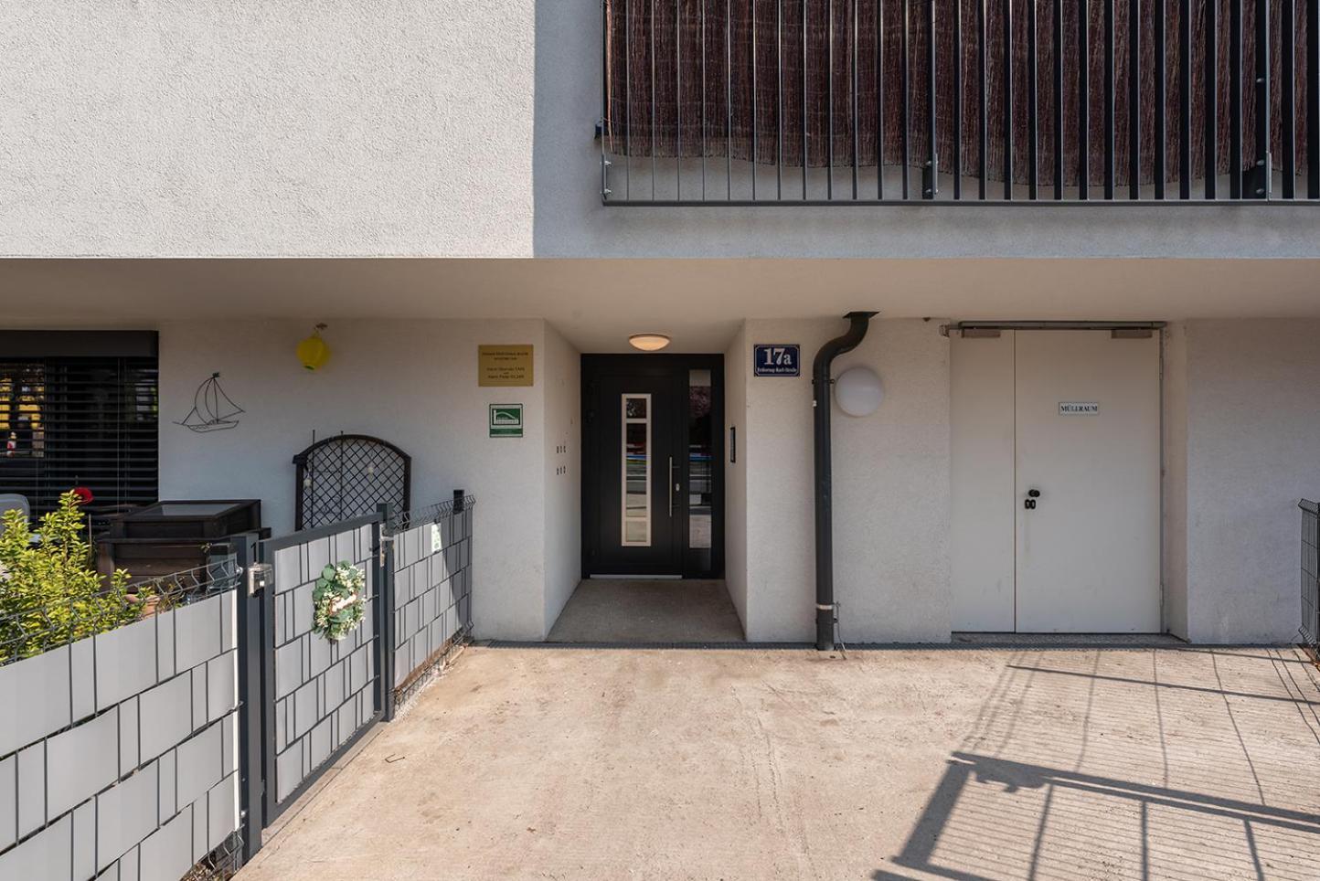 Schoenes Mit Garten Und Tiefgarage Vienne