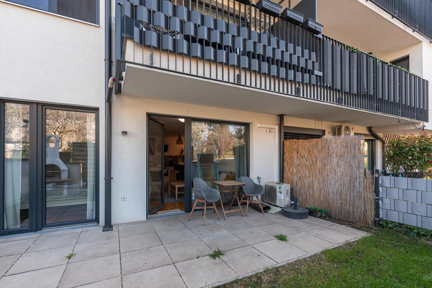 Schoenes Mit Garten Und Tiefgarage Appartement *