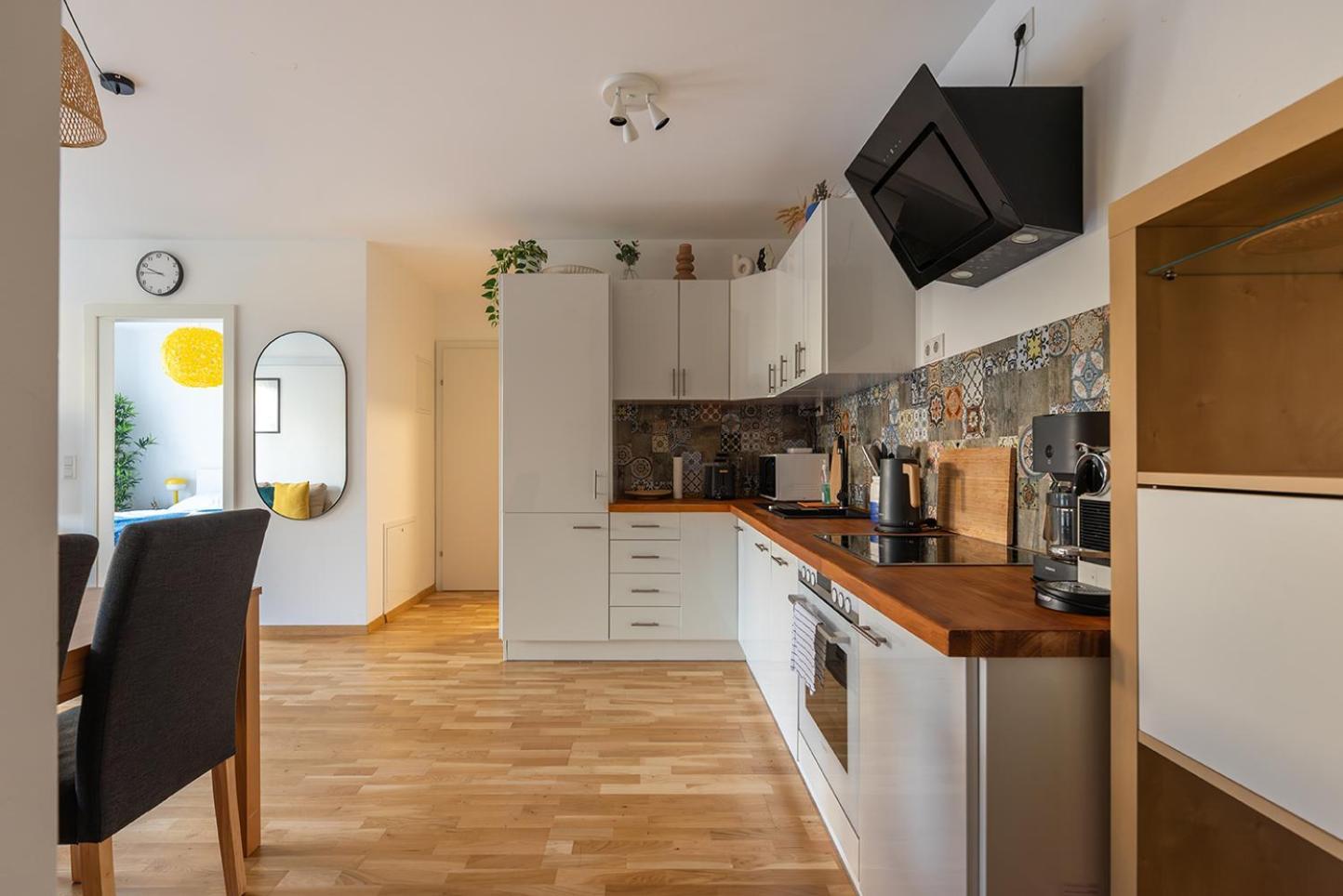 Schoenes Mit Garten Und Tiefgarage Appartement *