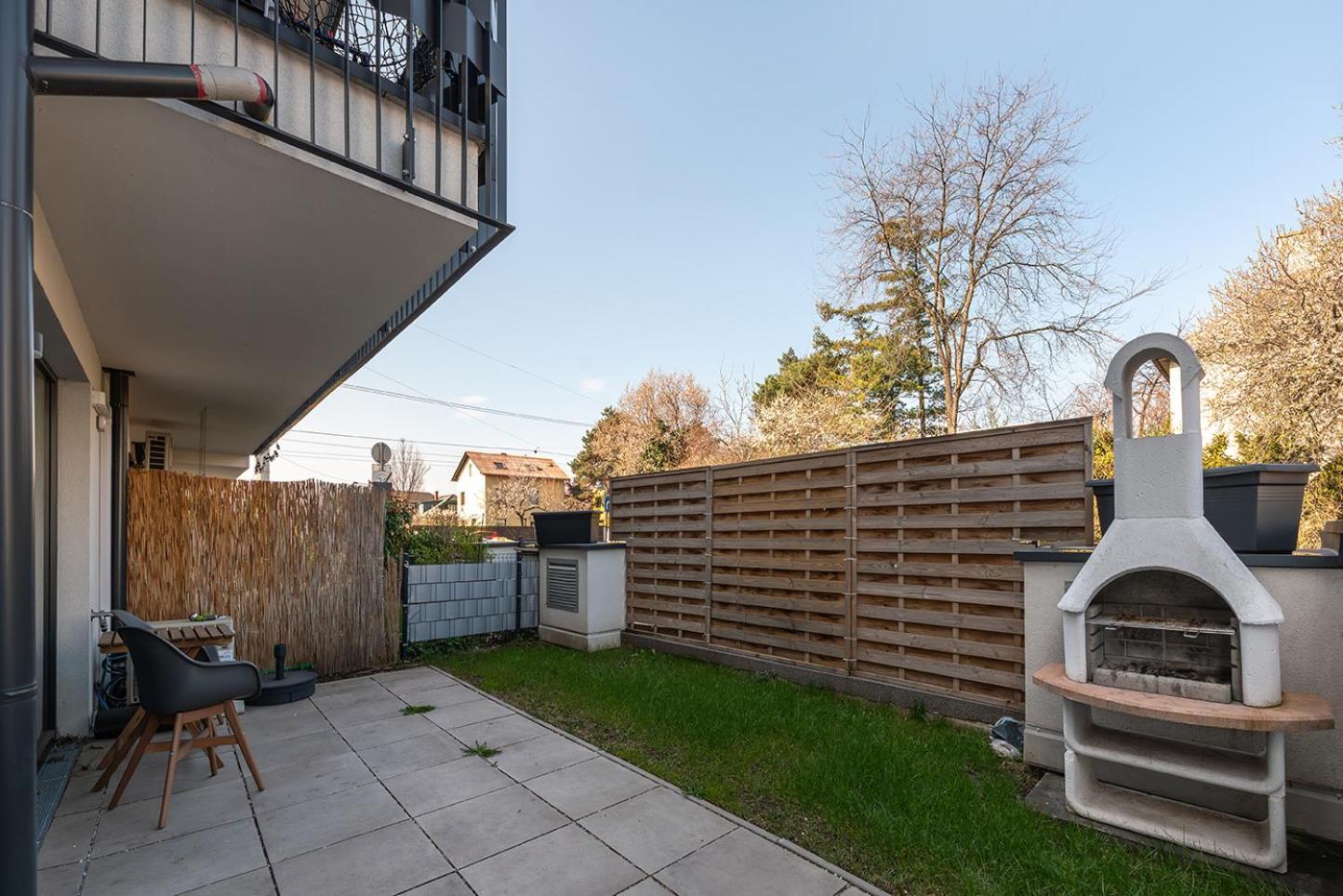 Schoenes Mit Garten Und Tiefgarage Appartement